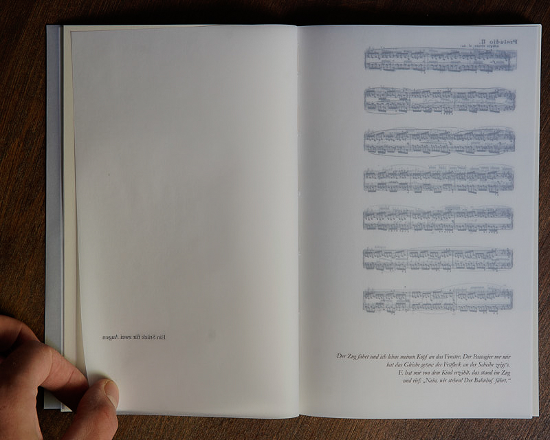 Reprodution Nein, wir stehen! Der Bahnhof fährt.